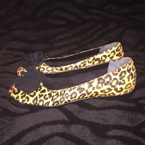 Aerosoles Sz 8M cheetah flats w flower accent